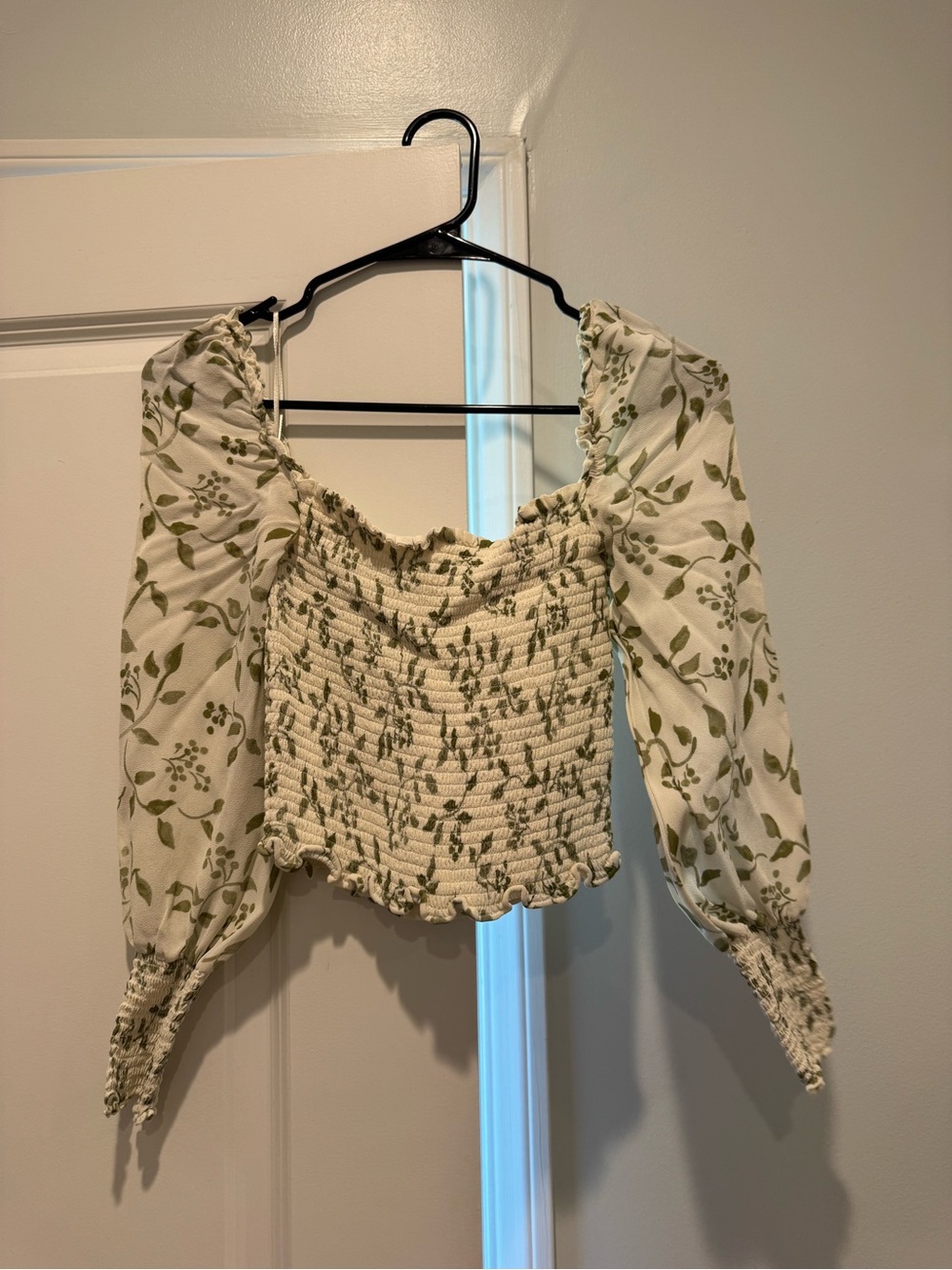 Smocked Shoulder Floral Crop Top - Cream/Green